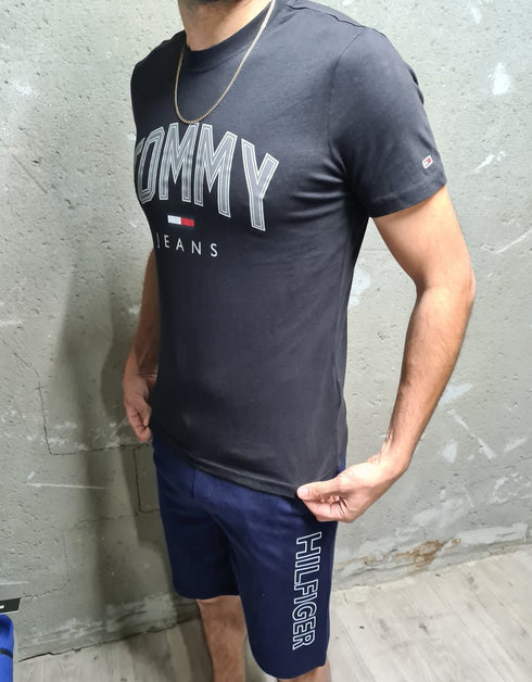 TommyJeans Tshirt טישרט של טומי הילפיגר בצבע שחור